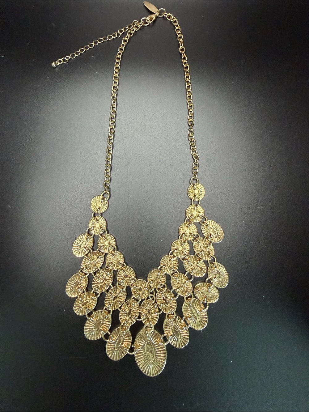 New York & Company signed. Vintage Gold-Tone Glitter Oval Statement Necklace - Picture 3 of 7